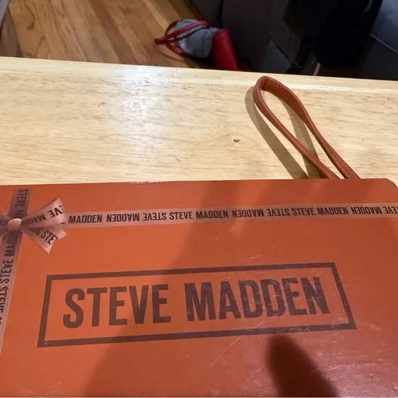 Steve Madden Orange Wristlet Wallet - Picture 2 of 3